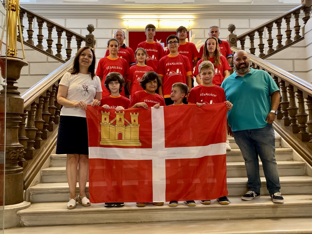 Rosa Melchor recibe a los jugadores del Club de Tenis de Mesa clasificados en el Campeonato de España