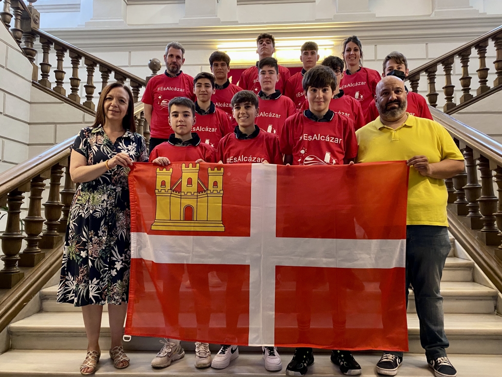 Rosa Melchor recibe al Grupo 76-Alkasar infantil masculino antes de disputar el Campeonato de España
