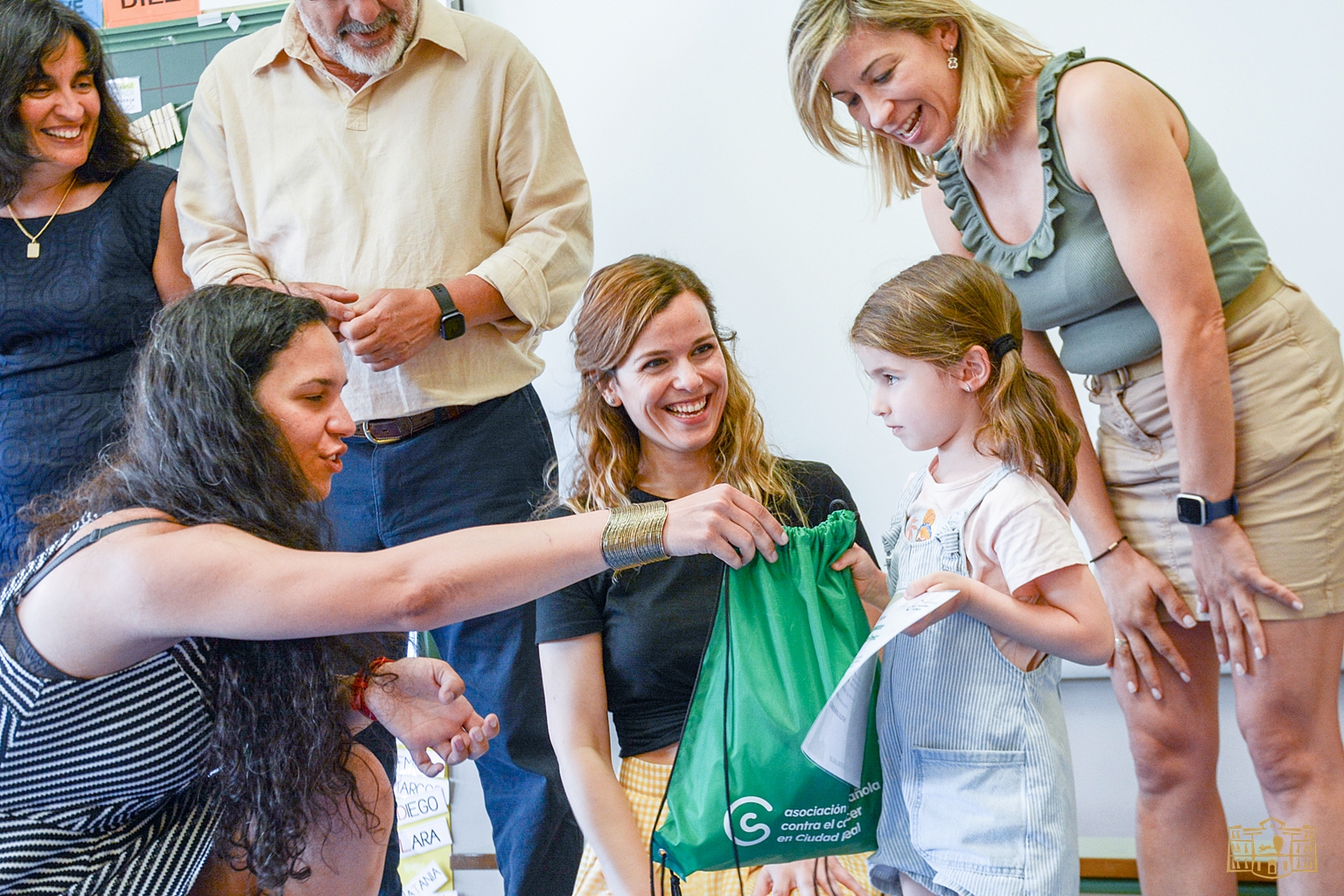 Una niña de tres años, ganadora del premio local de las meriendas saludables de la AECC