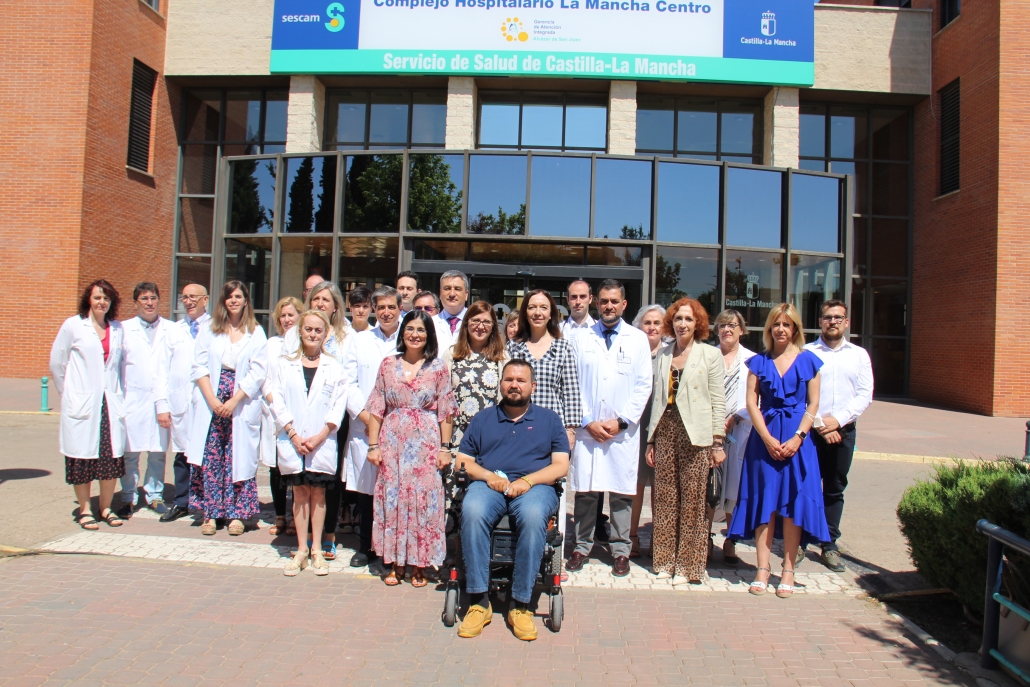 La Ministra de Sanidad Carolina Darias visita el Hospital Mancha Centro para conocer un proyecto piloto desarrollado en la Unidad de ELA
