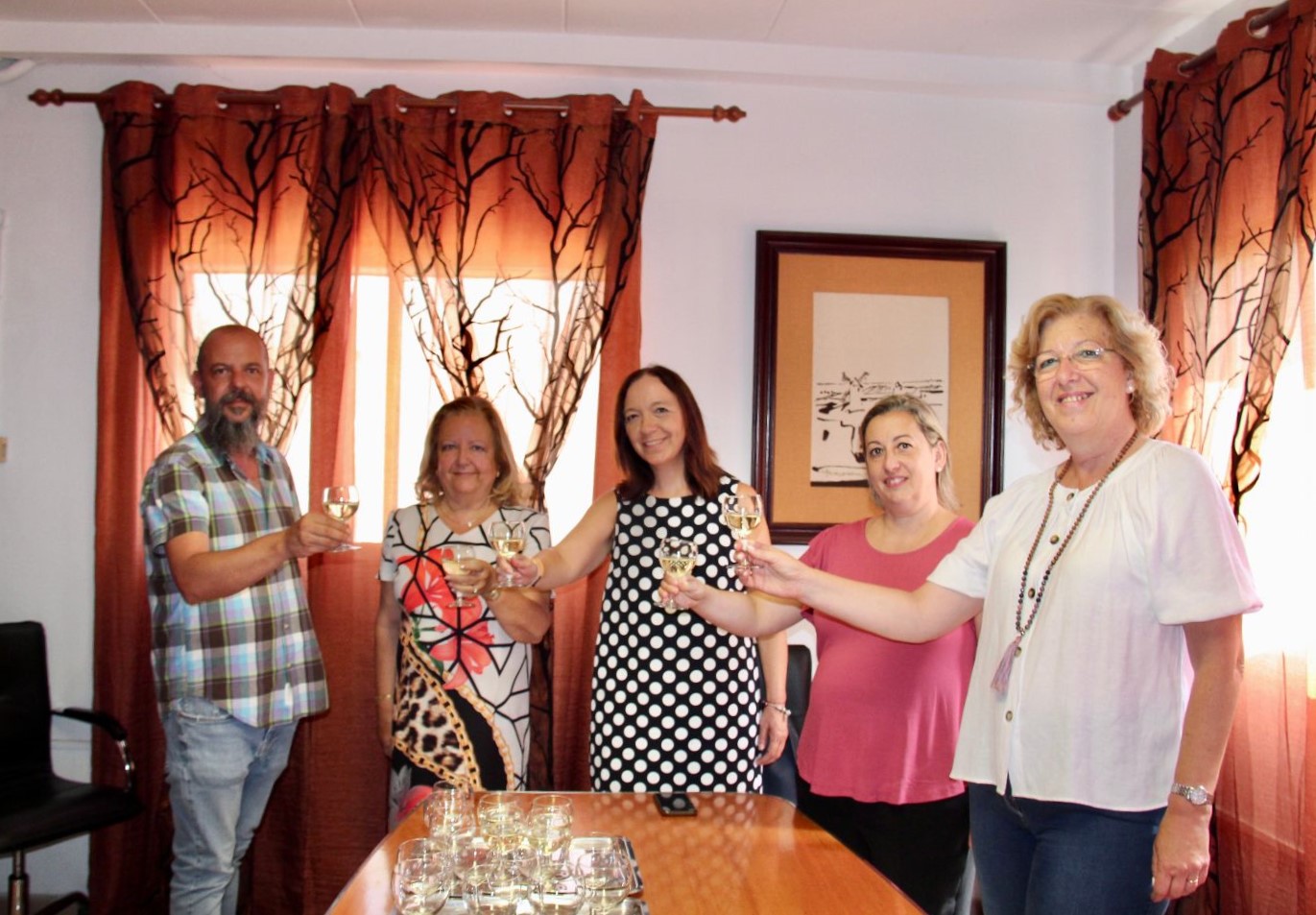 La alcaldesa de Alcázar, la Directora General de Alimentación y la delegada provincial de Agricultura, entregan el premio Gran Selección Campo y Alma Plata a  Quesos Gregorio Díaz-Miguel