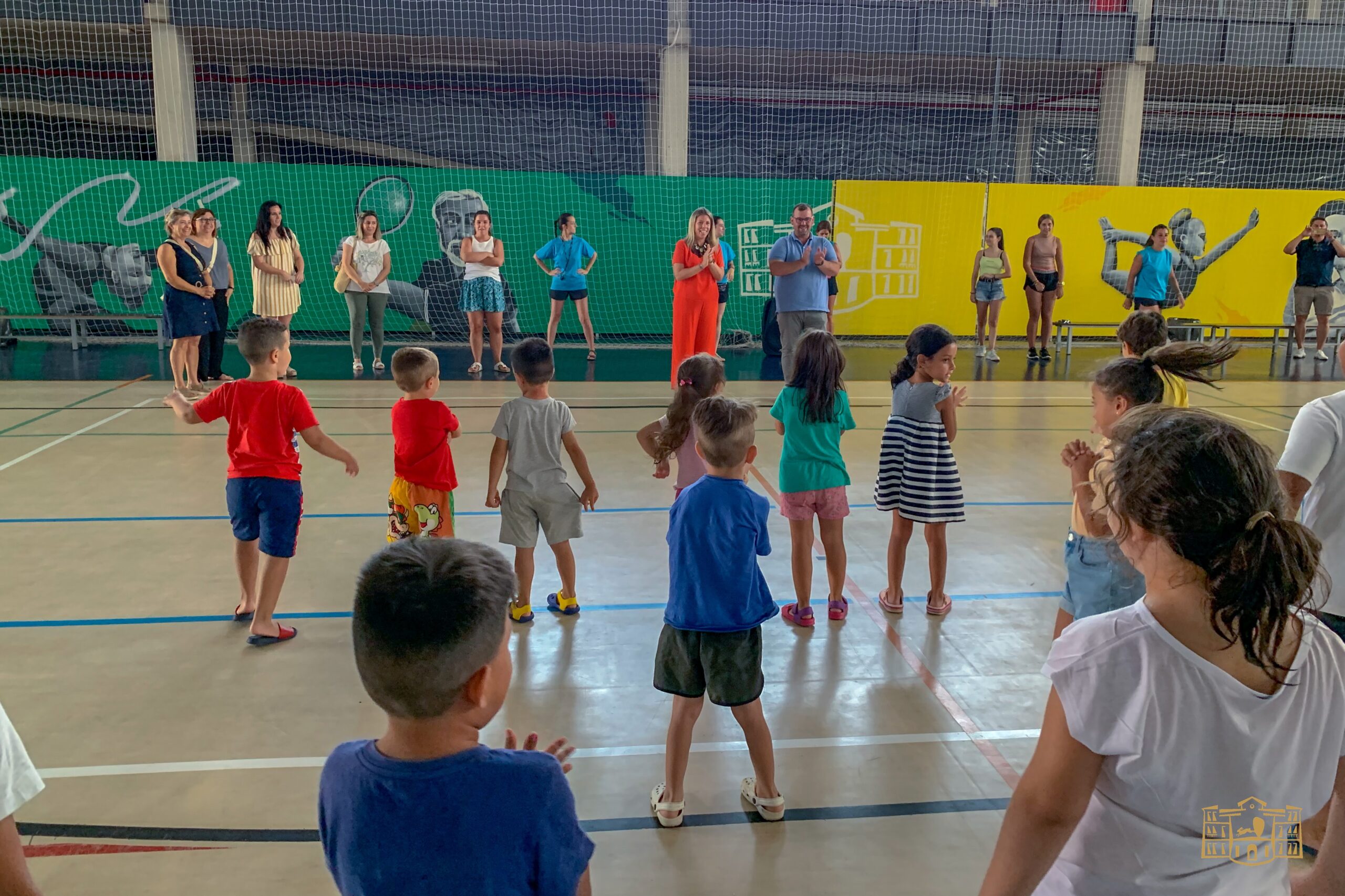 La alcaldesa y el concejal de Deportes visitan el Campamento Urbano y el Clinic de Verano