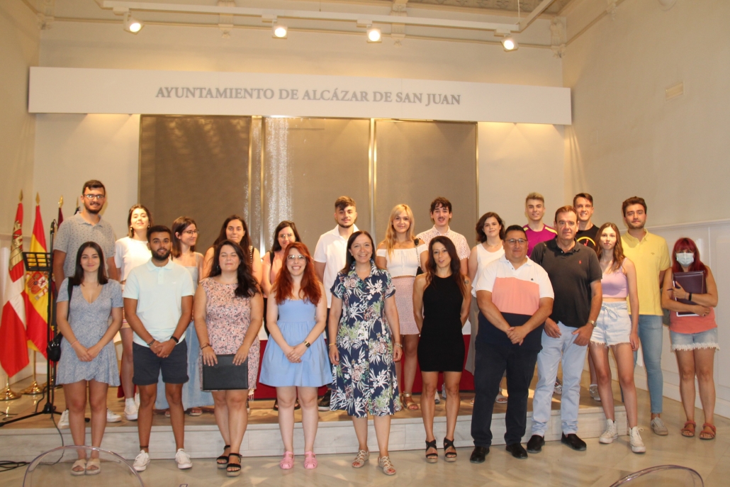 Rosa Melchor firma los convenios de colaboración con las cinco empresas adheridas al Programa de Becas “Alcázar Joven. Transición a la Vida Activa”