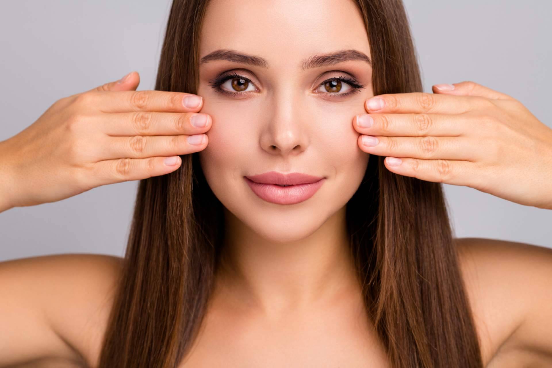 Lifting facial para combatir los signos de la edad, con A2Clínic