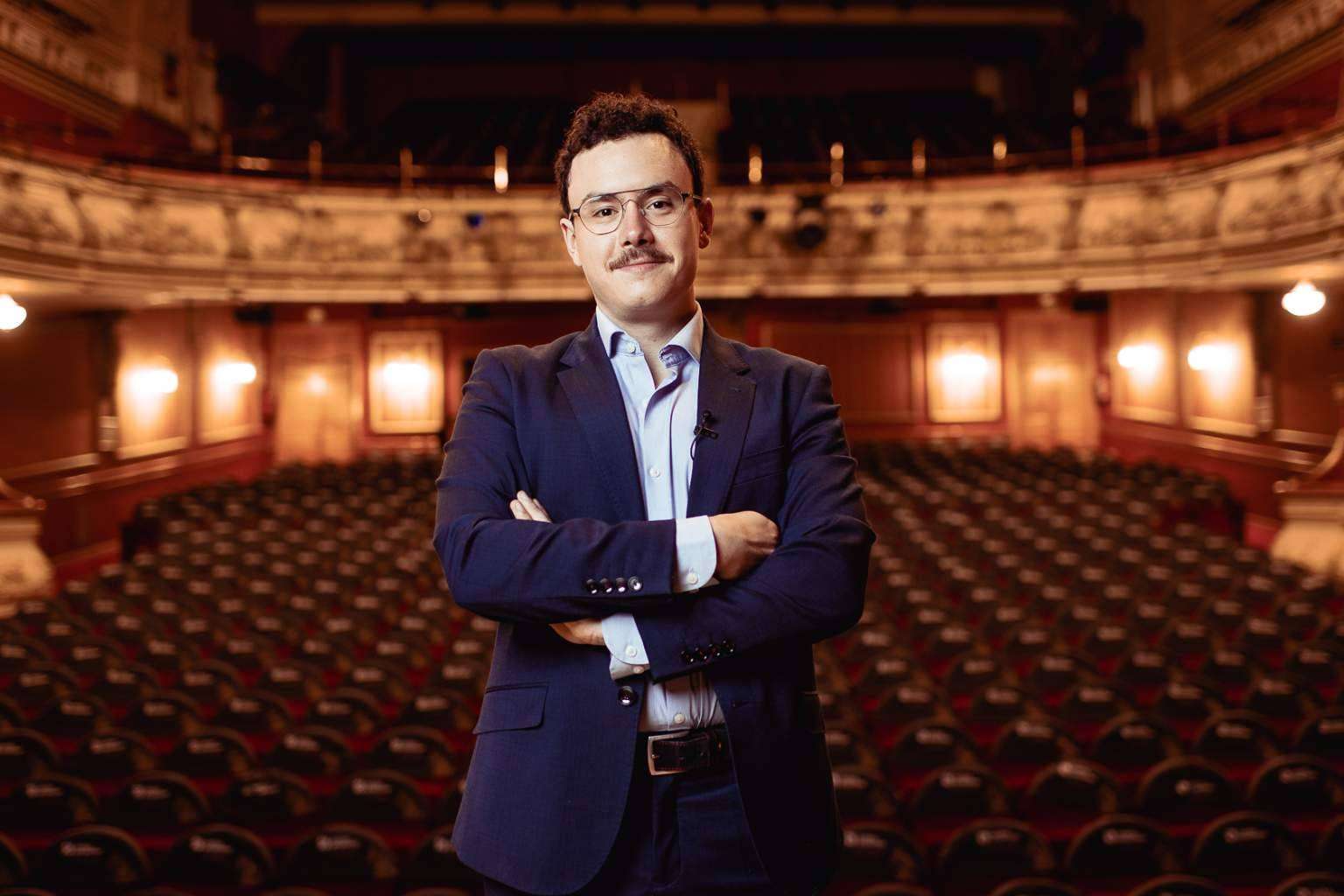 Fernando Miralles, campeón de oratoria en España, logra 1 millón de seguidores en TikTok