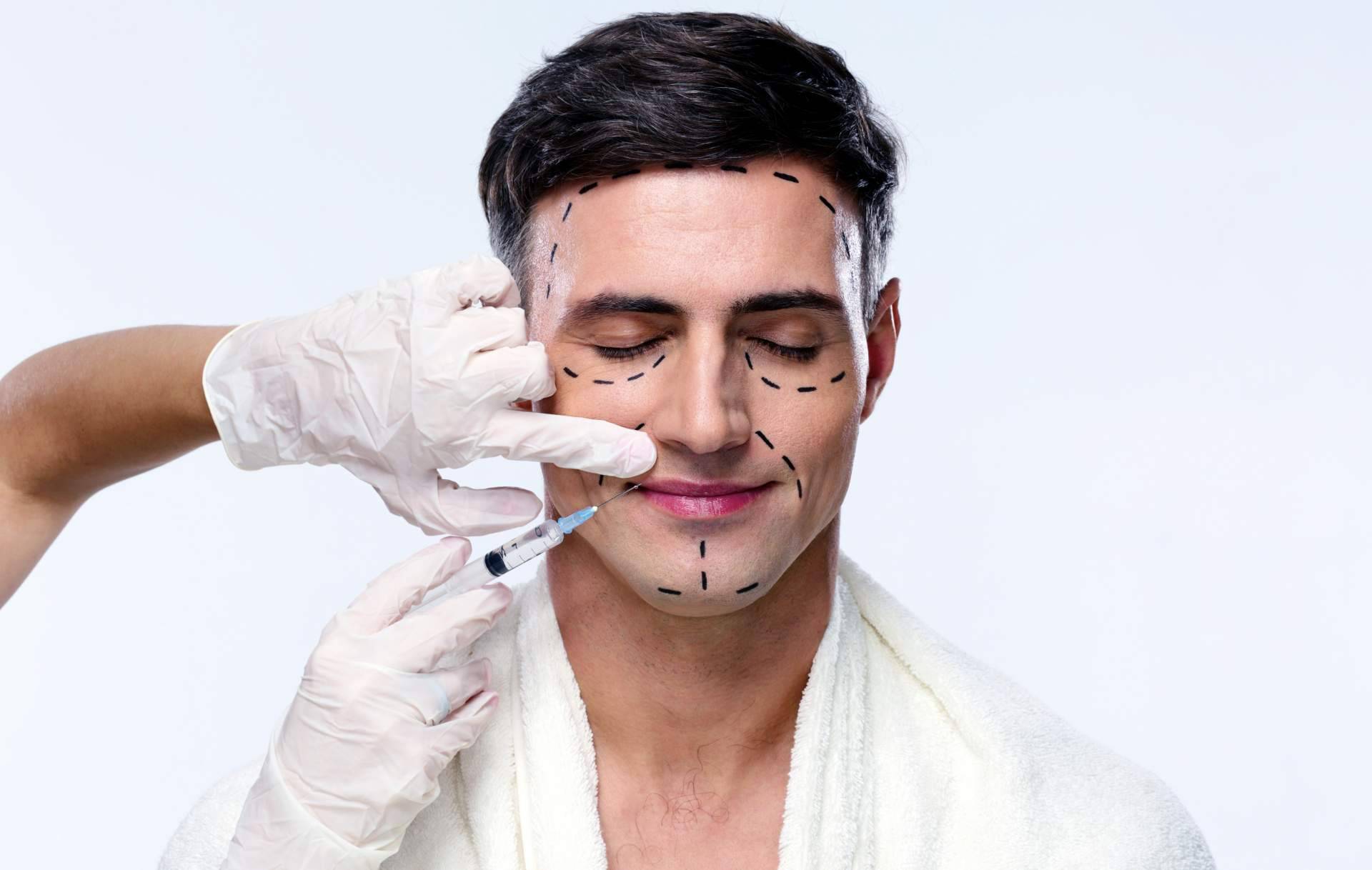 El experto cirujano plástico, Dr. Antoni Roldán, tiene amplia trayectoria en Barcelona