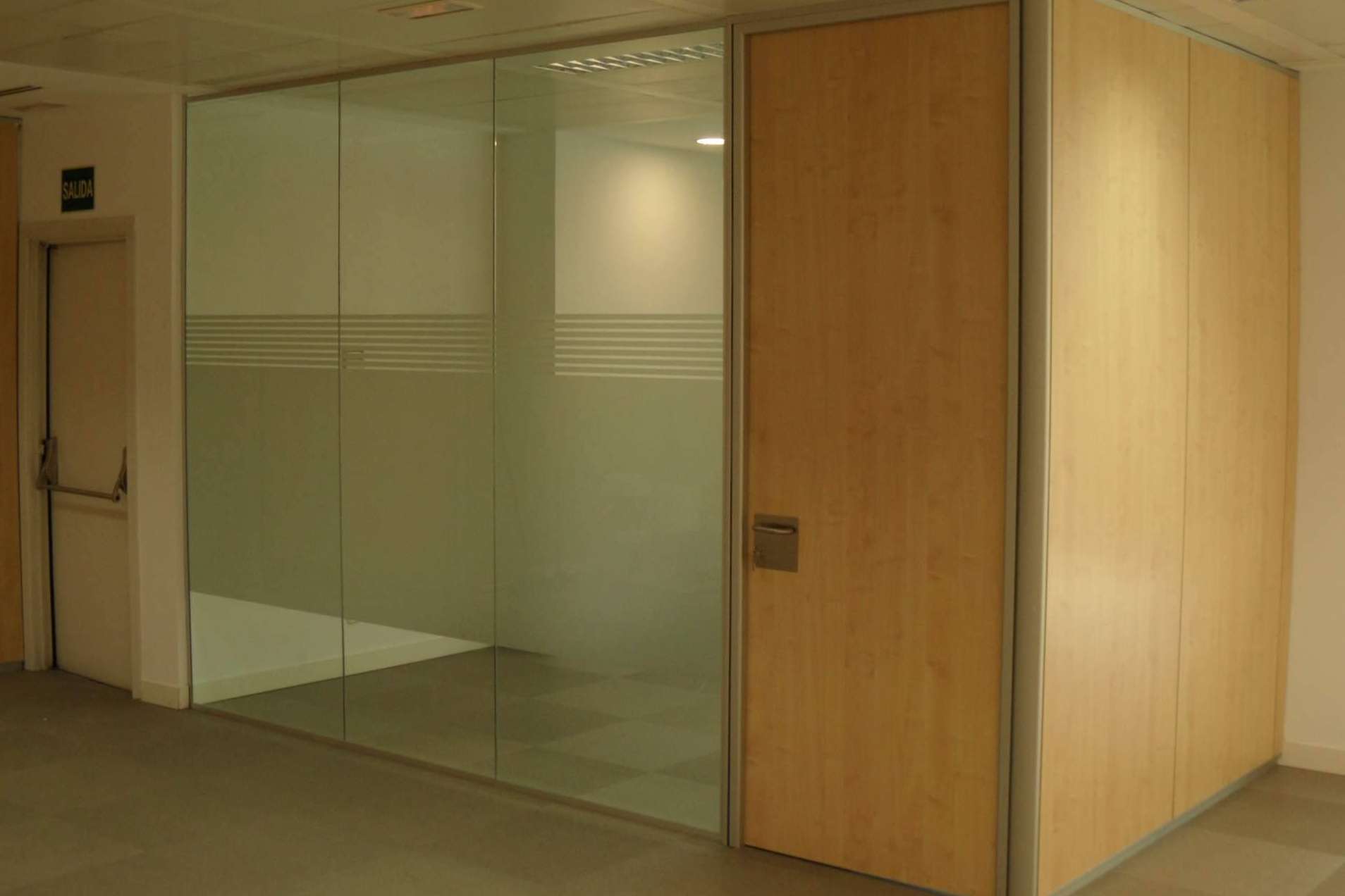 La colección de mamparas de oficina de OfficeDeco