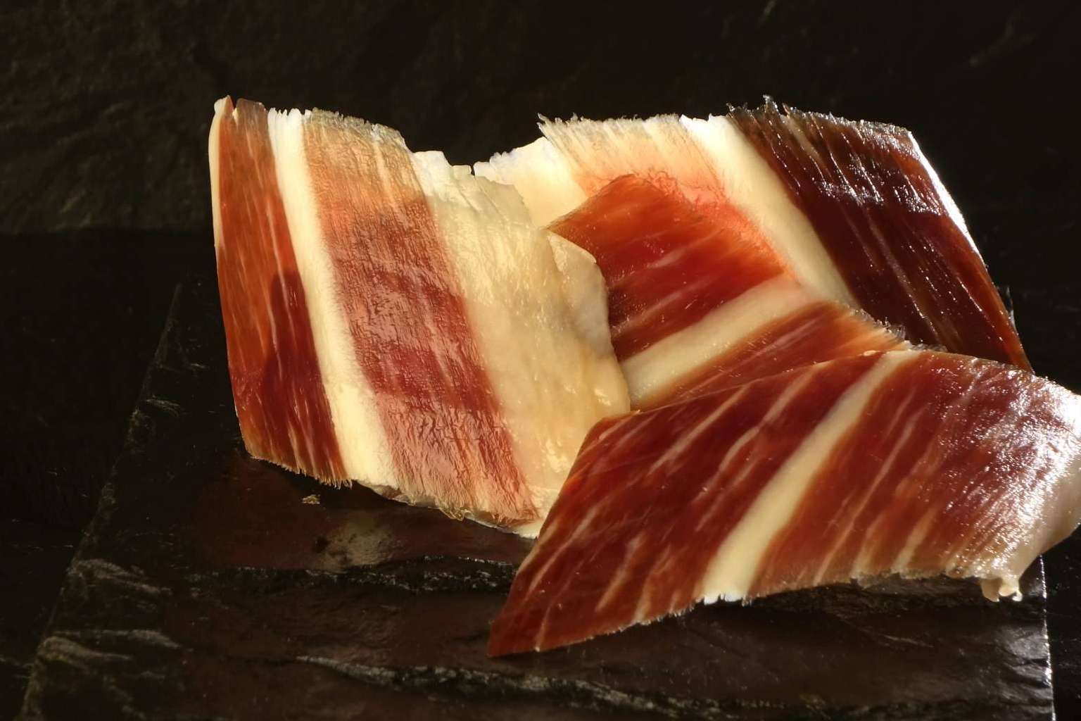 Don Ibérico ofrece lotes y cestas de Navidad con productos de calidad