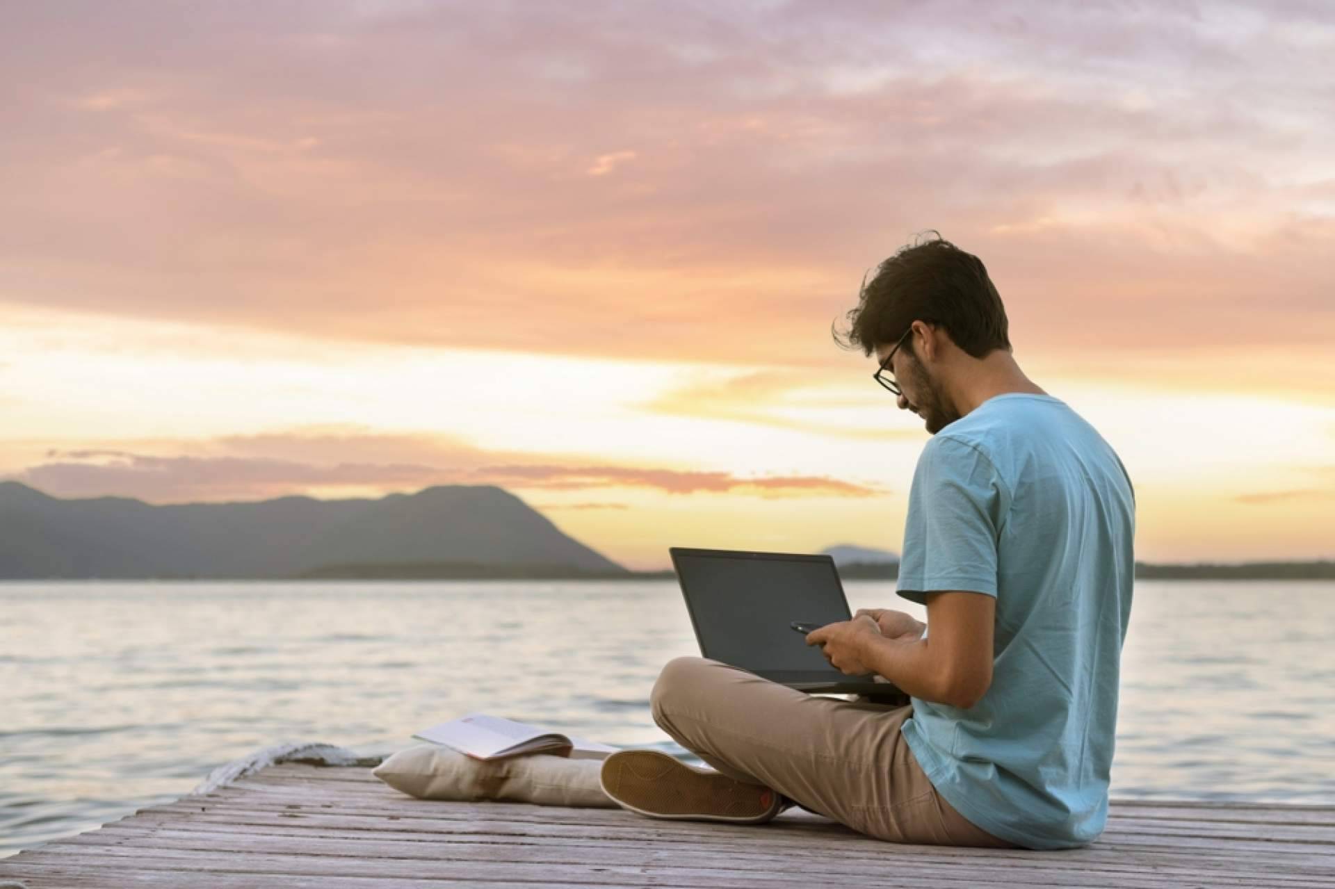 Webparainmigrantes explica cómo conseguir papeles para vivir en España