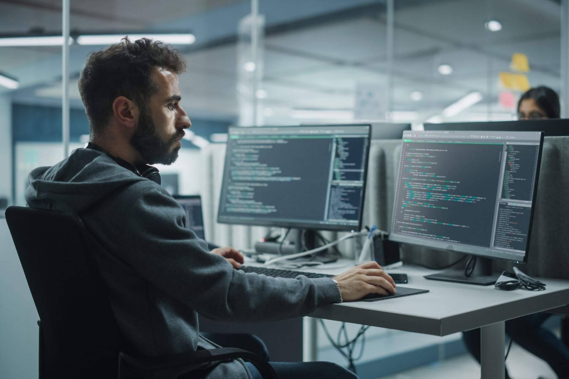 Utilizar Unreal Engine 5 con el objetivo de crear videojuegos con técnicas realistas del mundo del cine