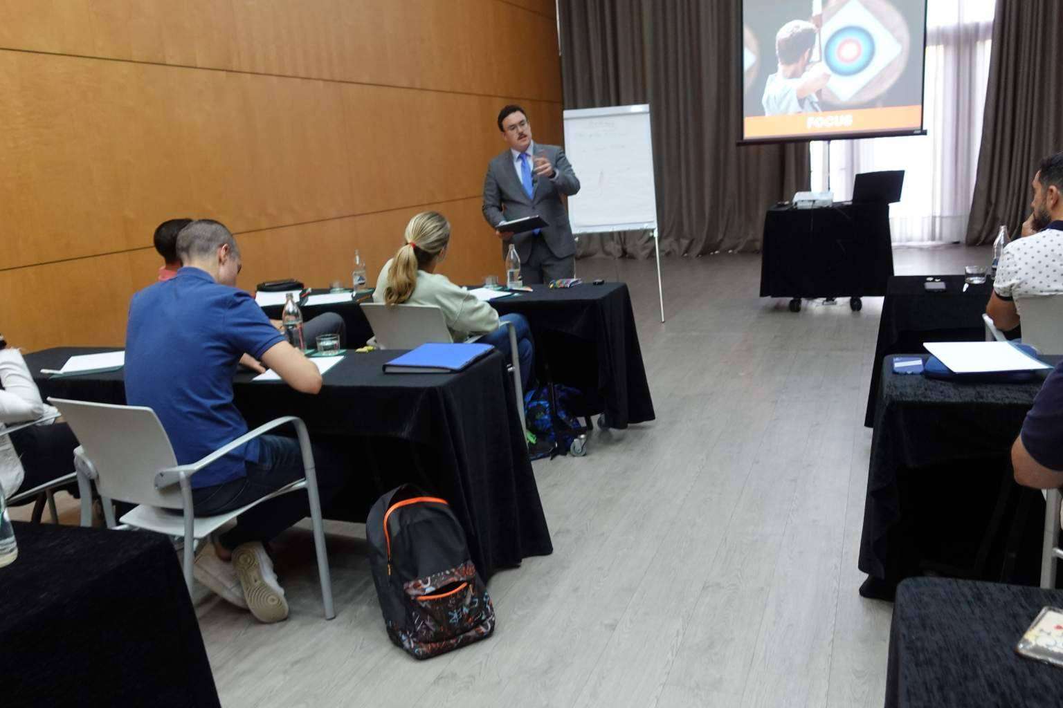 Aprender a hablar en público sin miedos y con seguridad, de la mano de Fernando Miralles