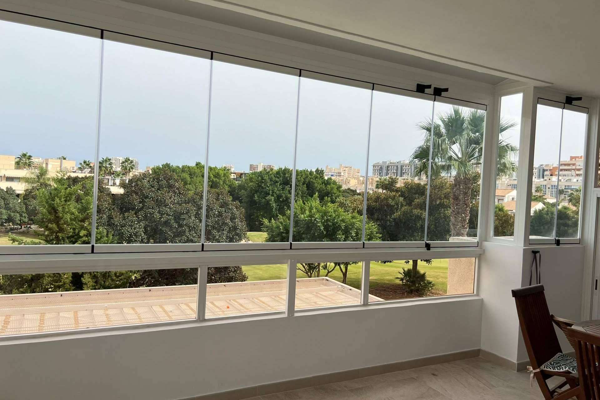 Cortinas de cristal para terrazas y porches a un precio accesible en Proftek