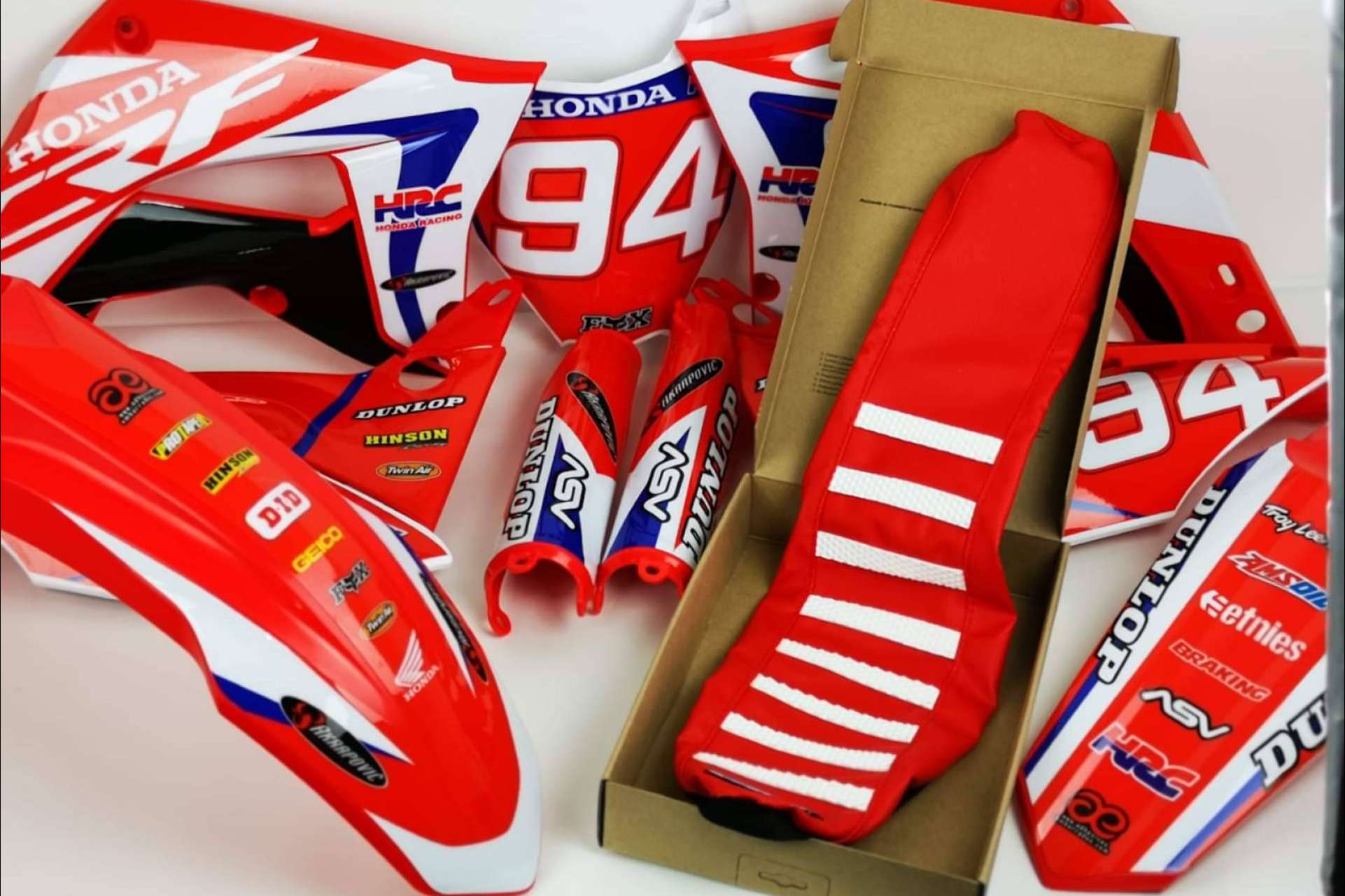 ADHESIVOSEMBARRADOS y sus pegatinas para moto personalizadas