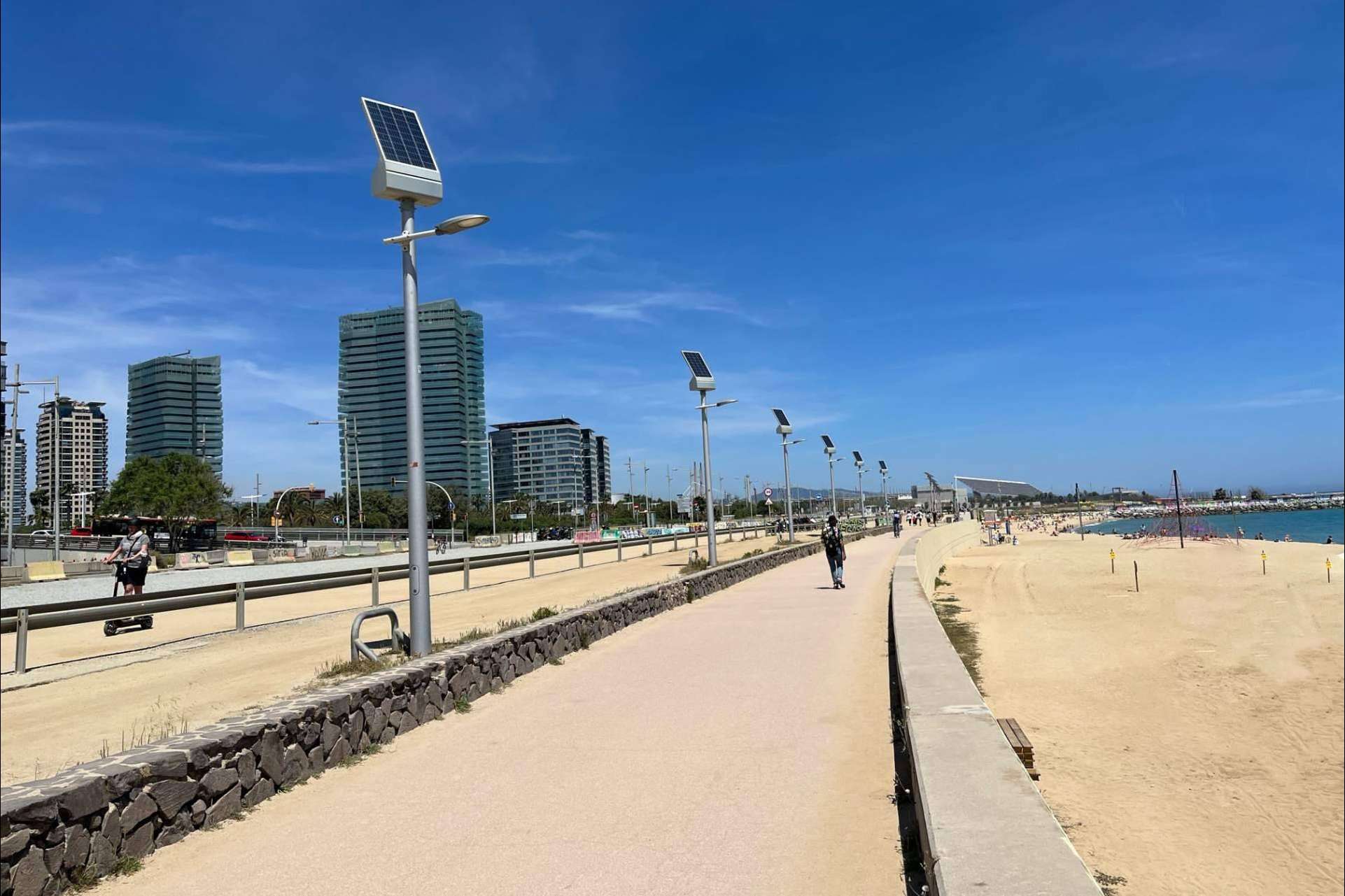 Asegurar la iluminación en días nublados y de baja radiación, con Ekiona Iluminación Solar