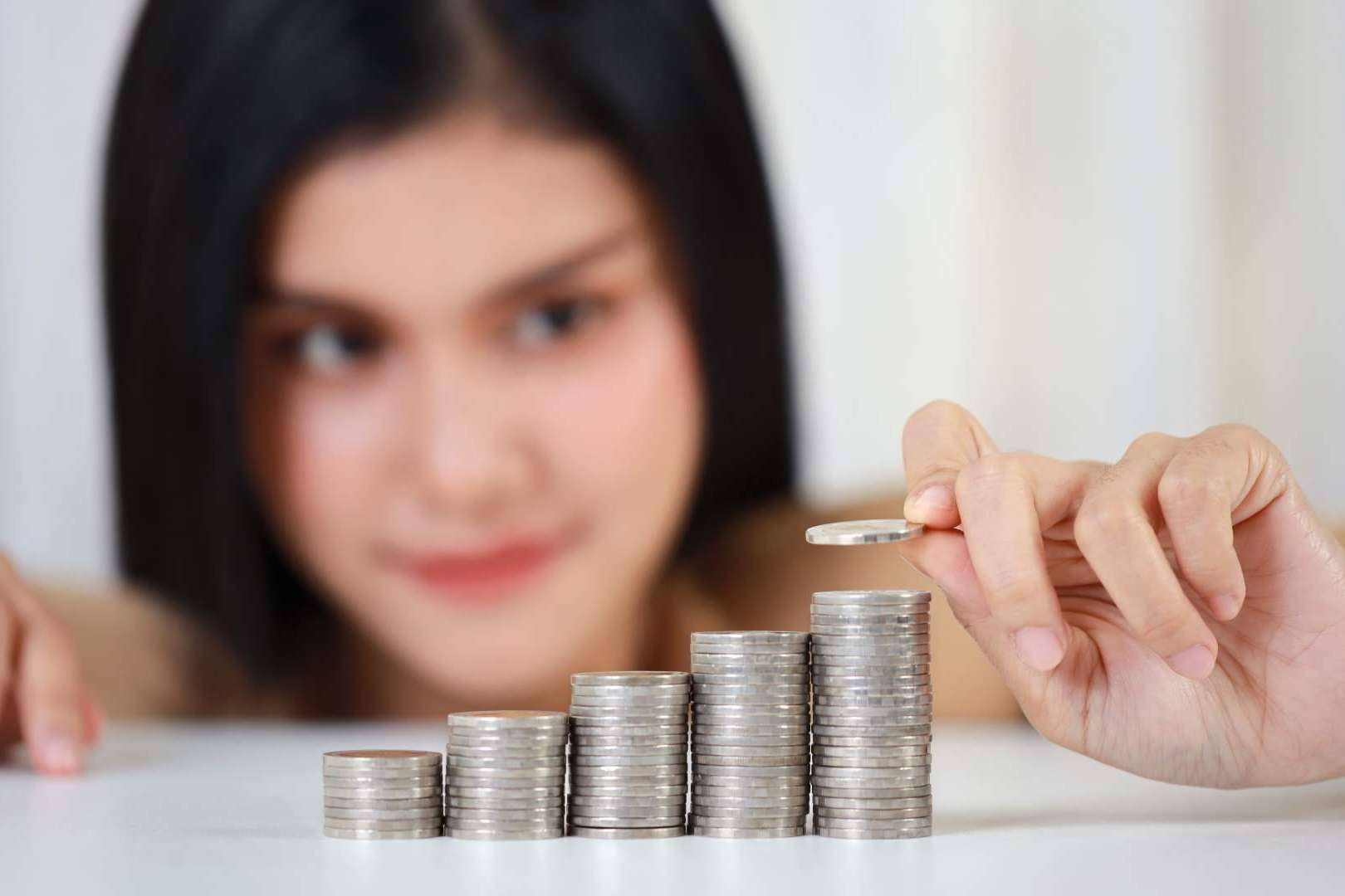¿Qué impuestos hay que pagar para comprar una casa y cómo ahorrar?