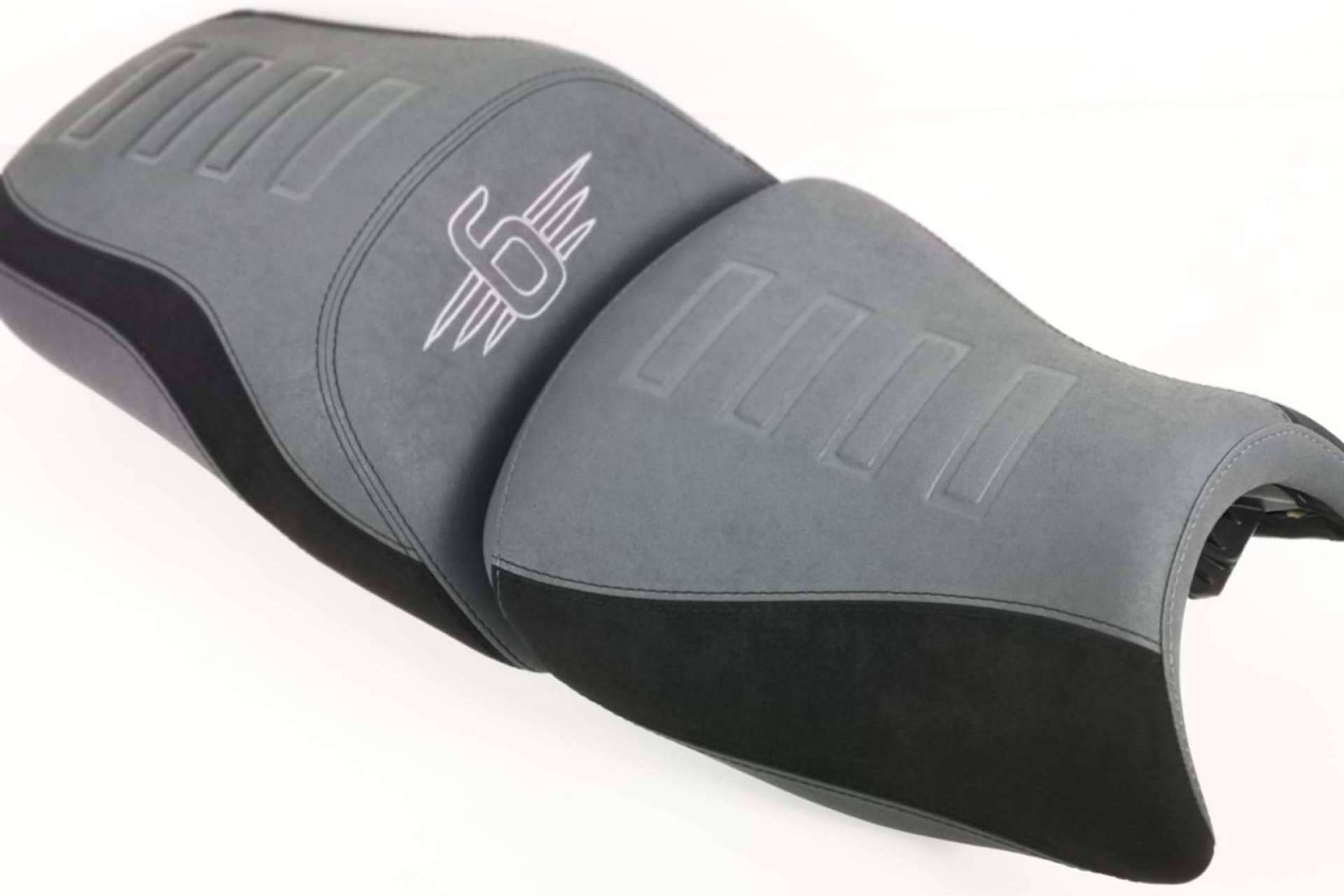 JM Fundas ayuda a tapizar asientos de la moto con estilo personalizado