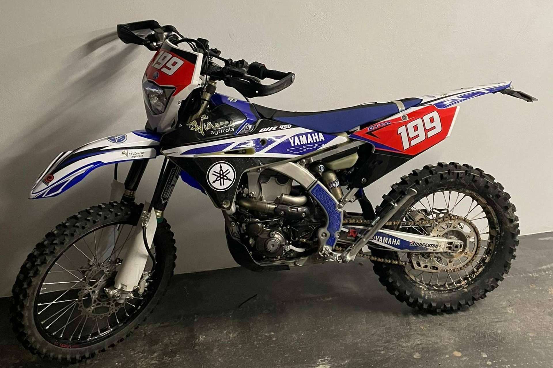 Personalización de pegatinas para motos, con ADHESIVOSEMBARRADOS