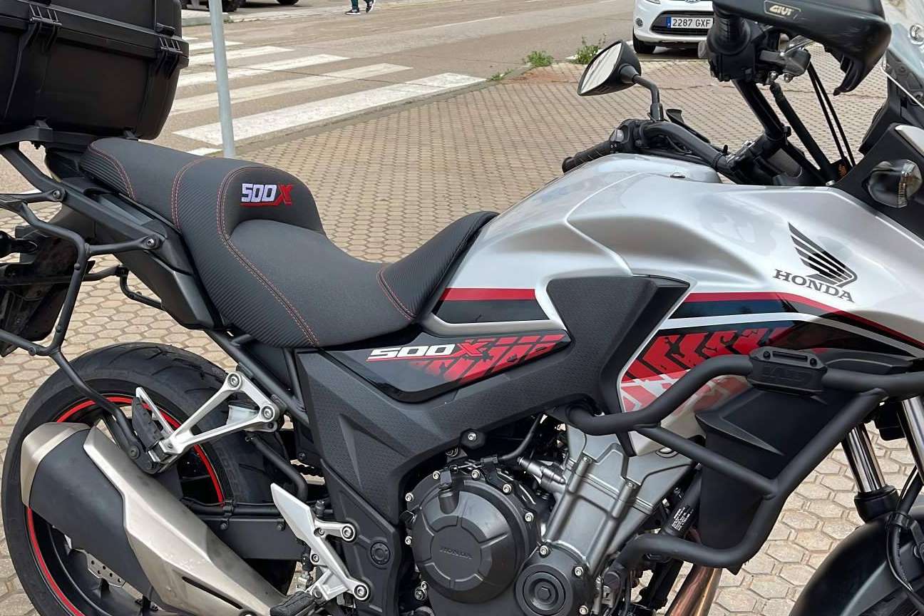 ¿Dónde modificar el asiento de moto de carretera y hacerlo más cómodo? JM-Fundas