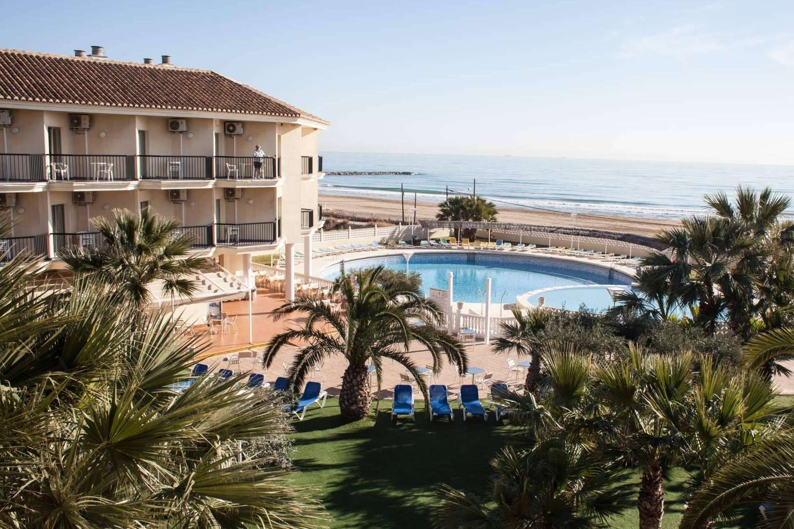 La vida sabe mejor en la playa, Valhotel