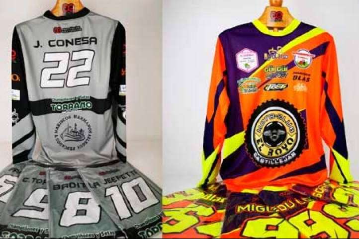 ADHESIVOSEMBARRADOS dispone de un extenso catálogo de camisetas y chalecos para moto