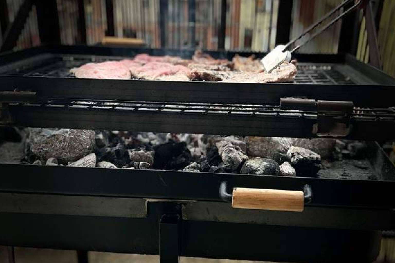 Gaudir amb Foc explica cómo preparar calçots en la parrilla