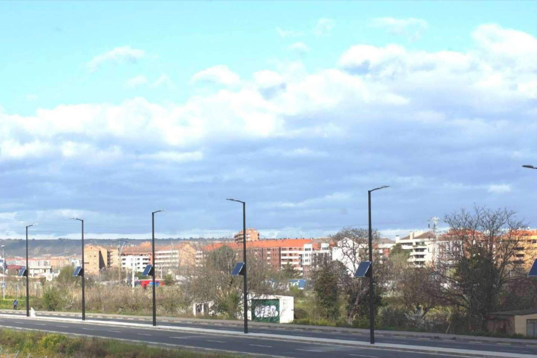 ¿Por qué las farolas solares están triunfando en ciudades como Madrid?