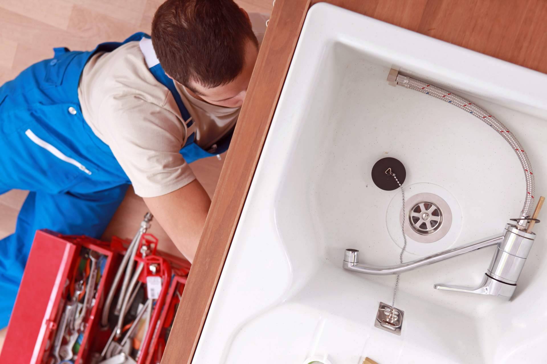 Fontaneros Almería presta servicios de instalaciones de fontanería en Almería