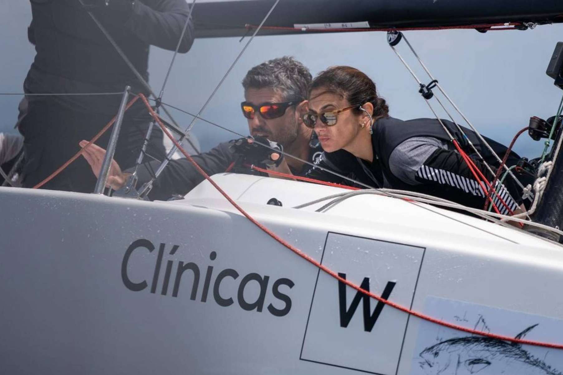 El equipo de Clínicas W impresiona en el Campeonato de España de J70 en La Toja