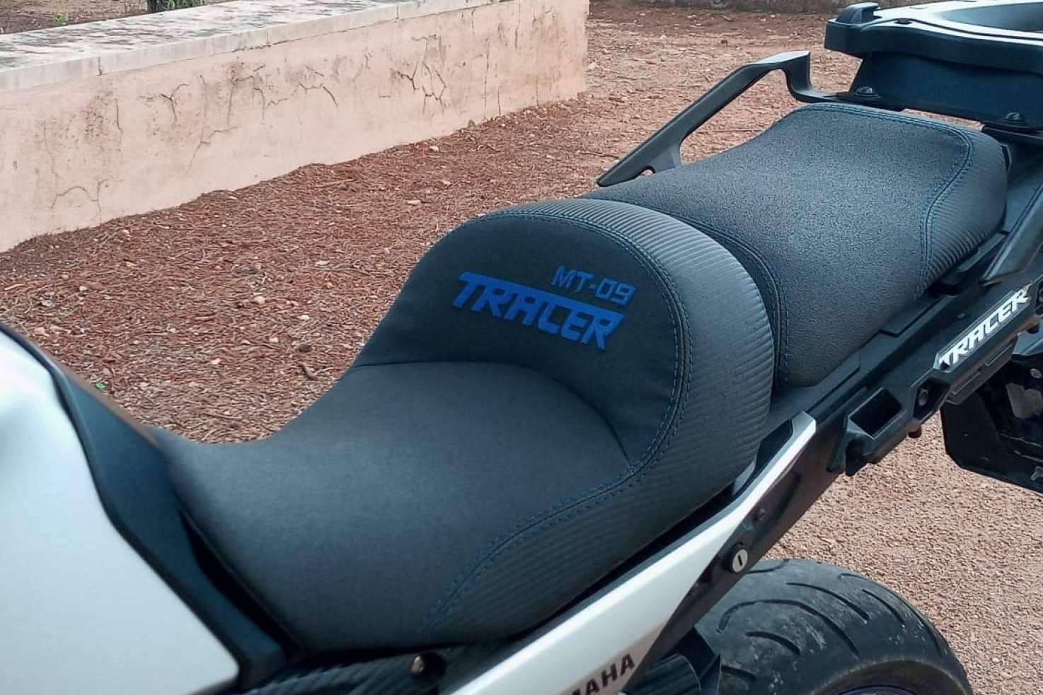 Espumas vicoelásticas para hacer los asientos de moto más cómodos, en el catálogo de JM Fundas