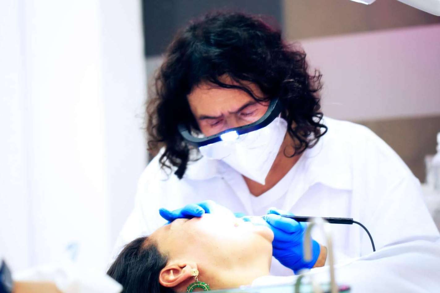 La gran trayectoria de Odontología de Marlon Becerra