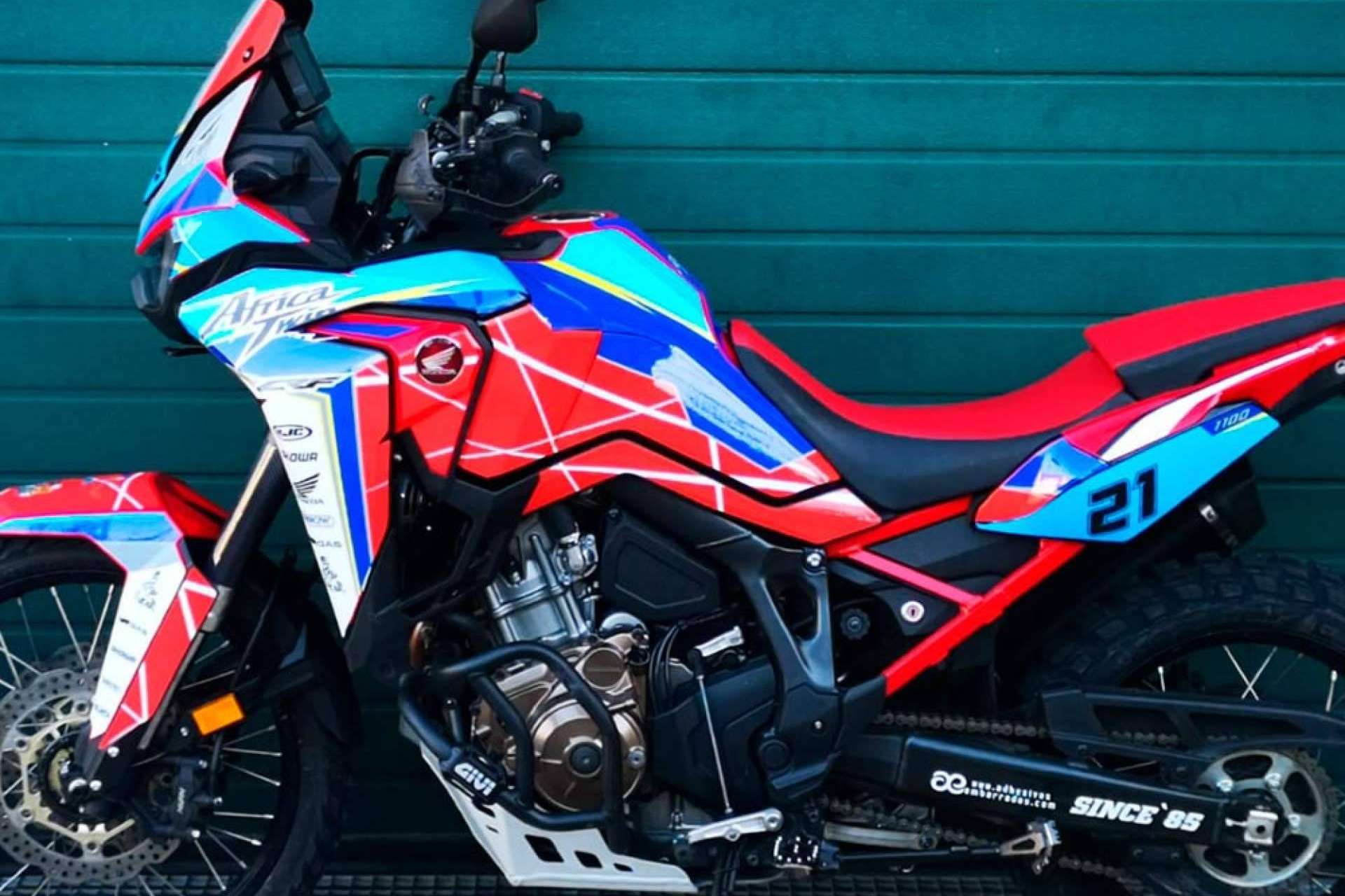 ADHESIVOSEMBARRADOS, expertos en la personalización de adhesivos para motos