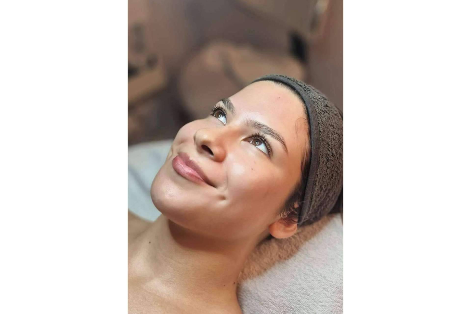 Después del verano, recibir una súper limpieza facial