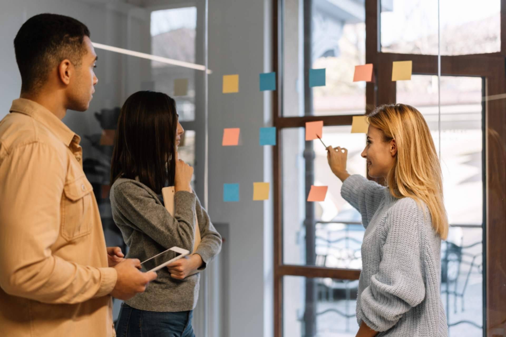 ¿Por qué el pensamiento crítico en un MBA moldea líderes de la industria?