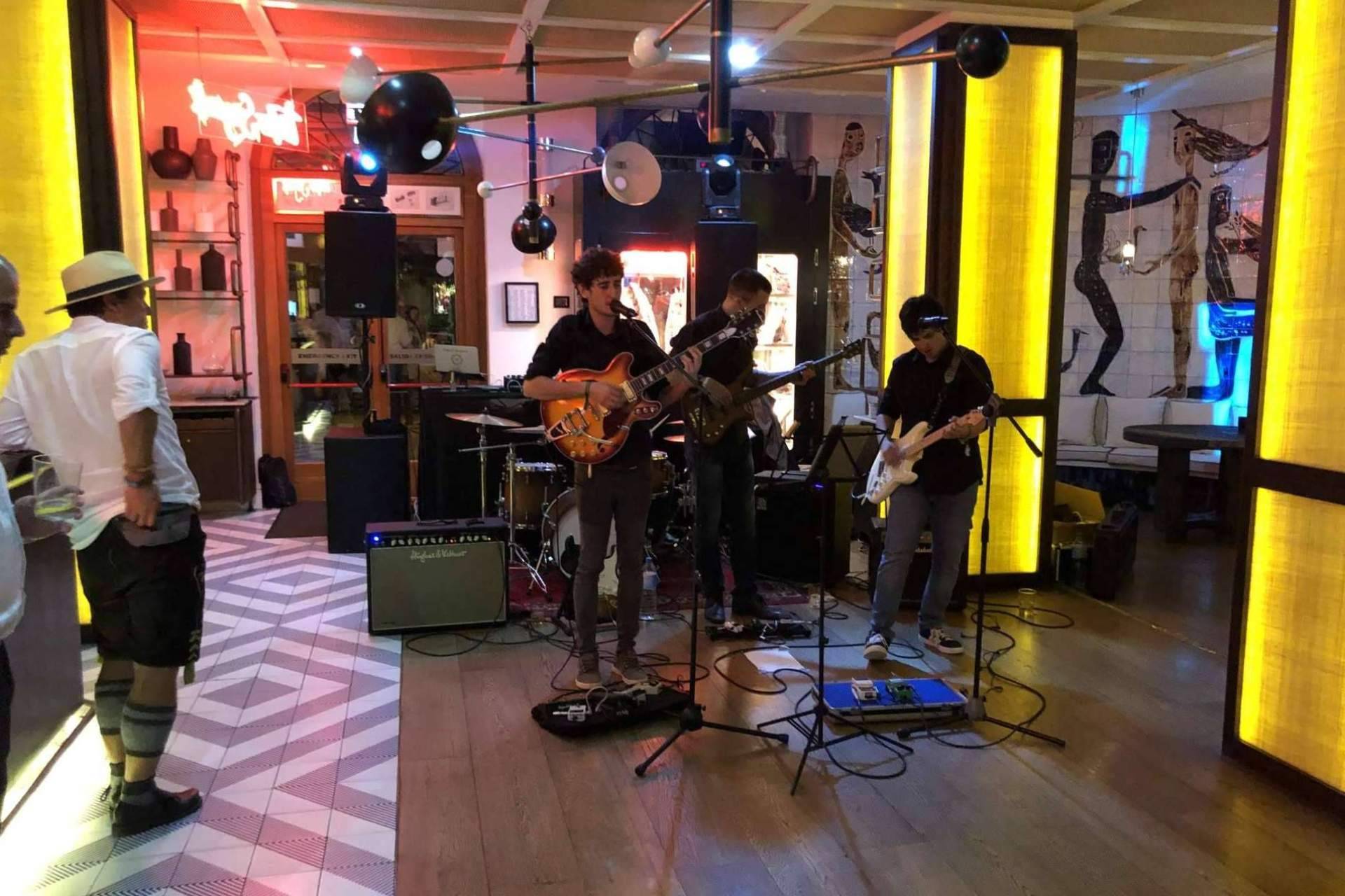 Servicio DJ, cantante y banda musical, de la mano de Alquiler Sonido