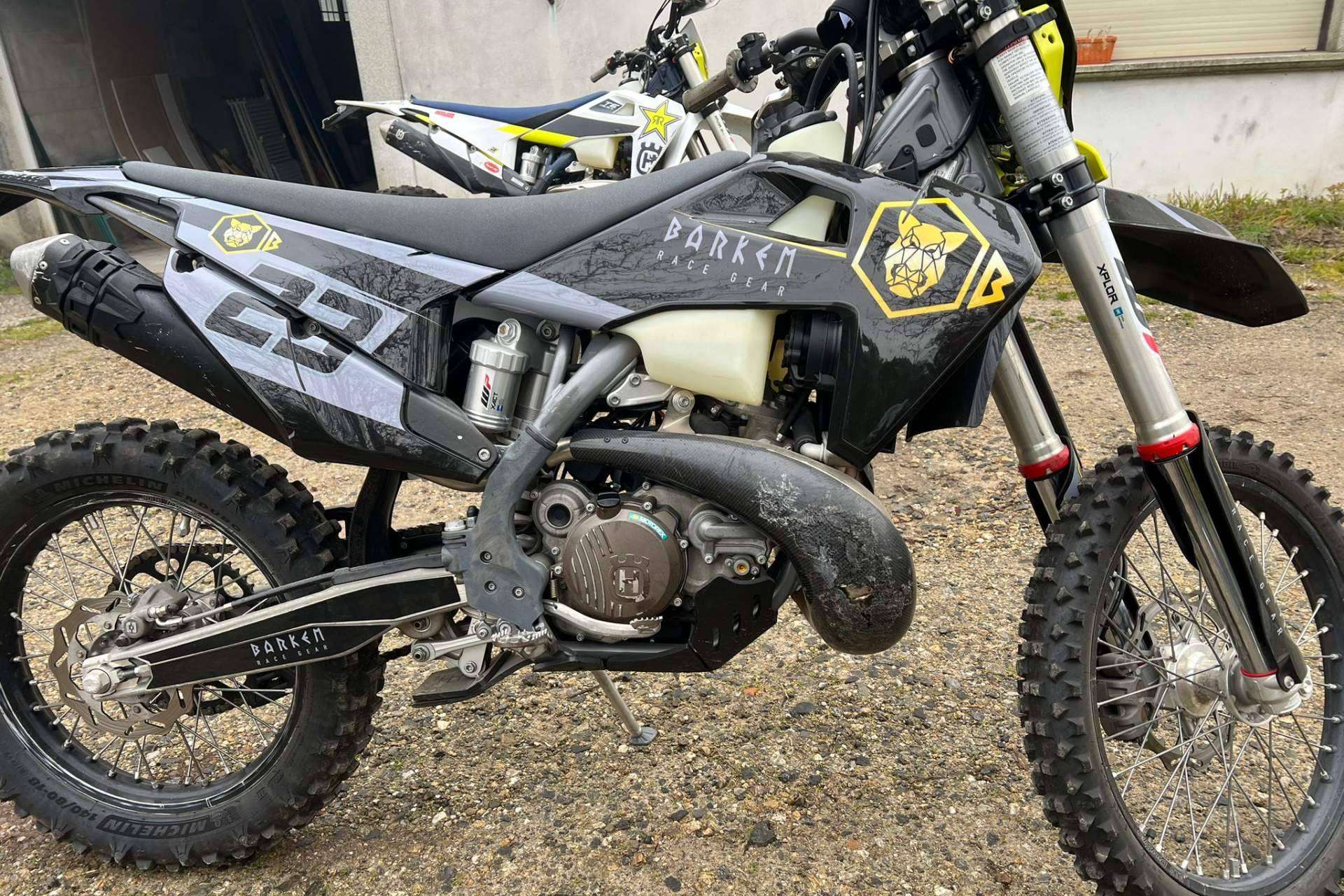 ADHESIVOSEMBARRADOS y sus adhesivos para motocross personalizados