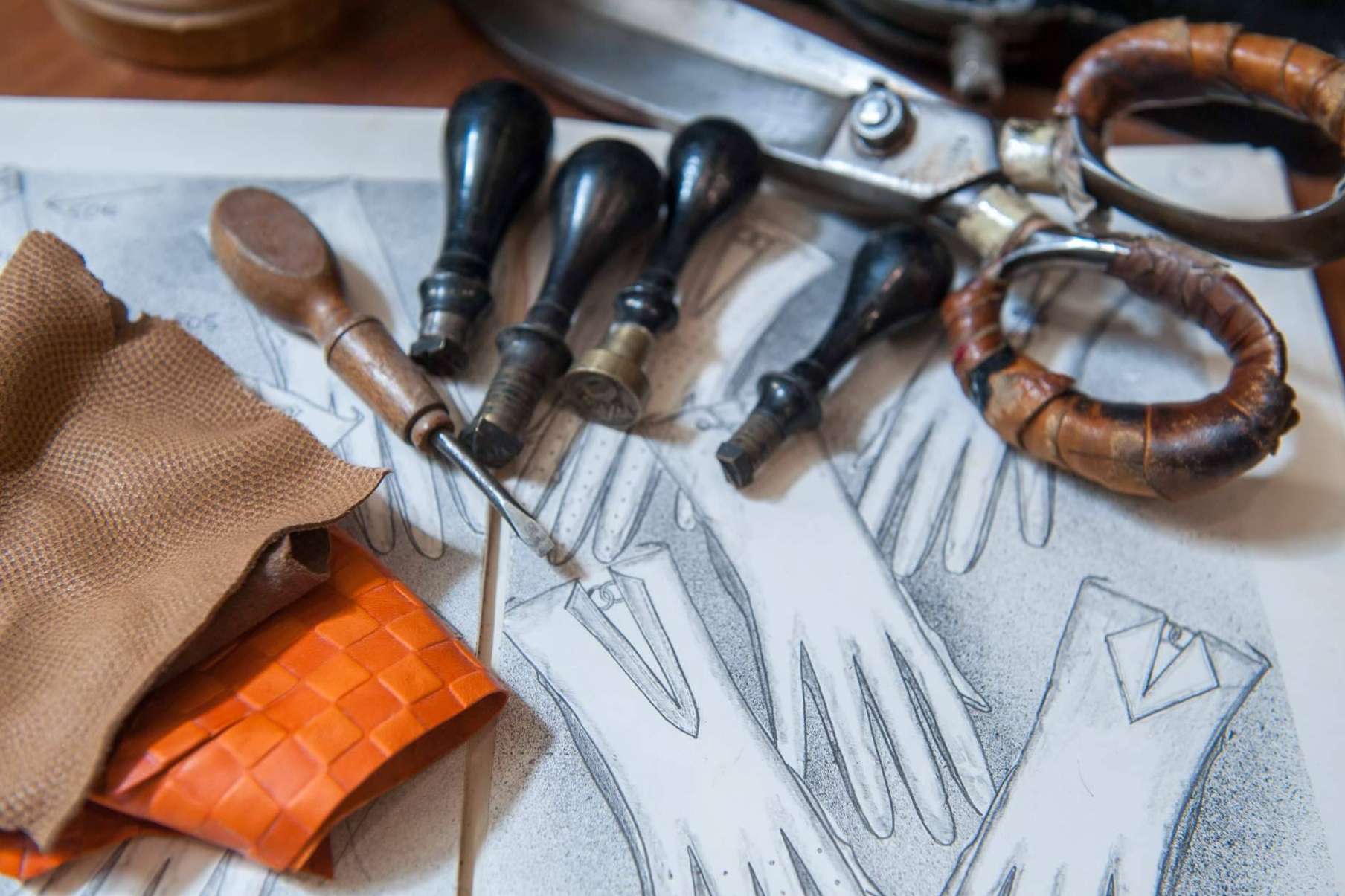 Santacana, fabricación de guantes a medida desde 1896