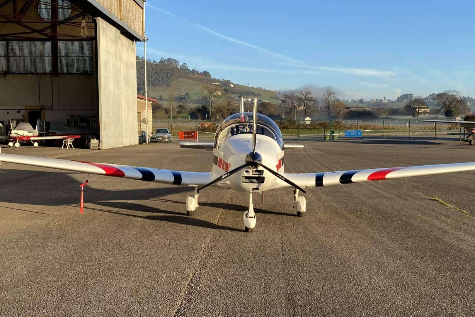 Convertirse en piloto por un día y sobrevolar la costa asturiana con Asturfly