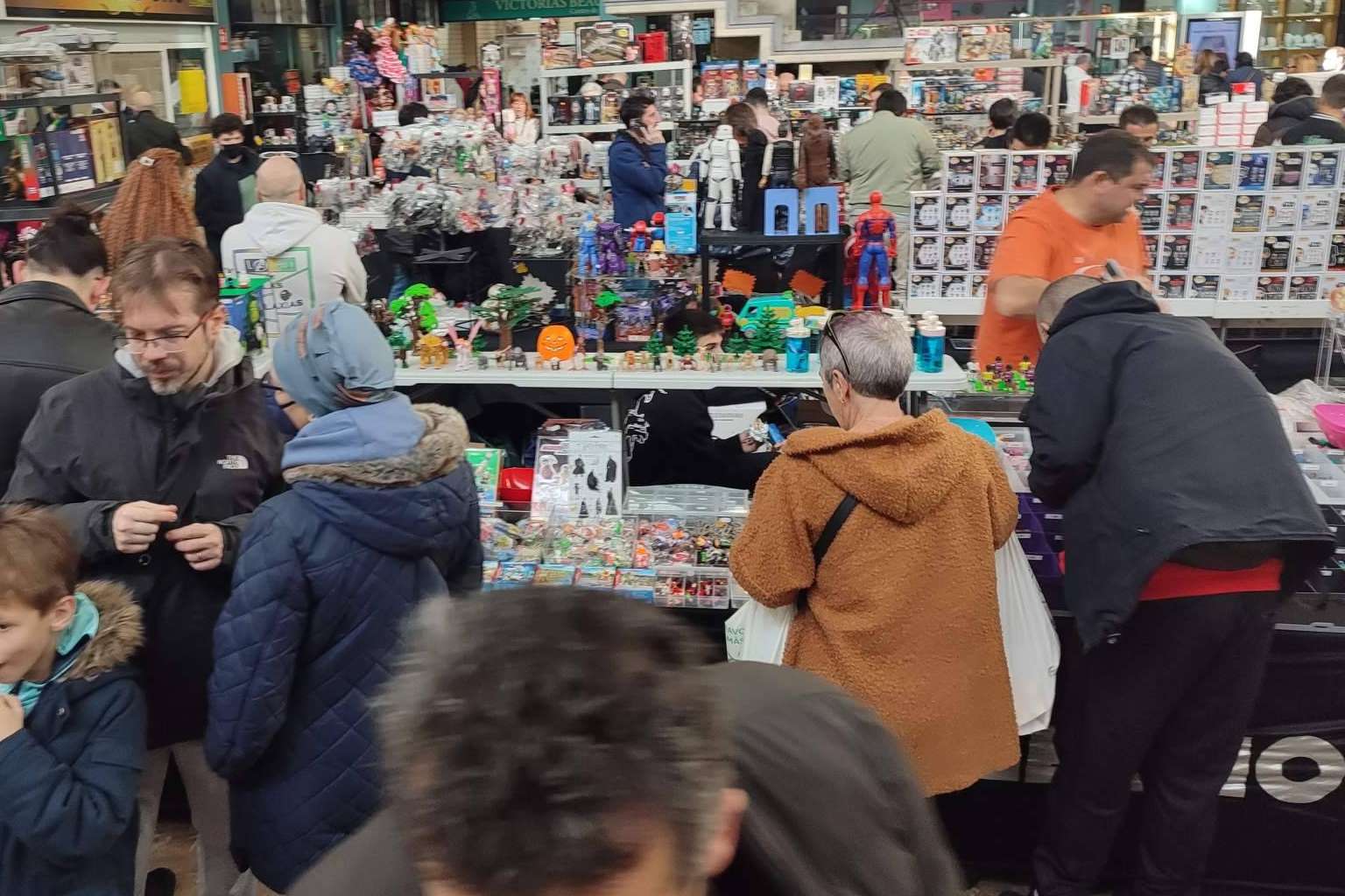 El mundo de los 'Transformers, un viaje a Cybertron' en el Mercado del Juguete de Madrid