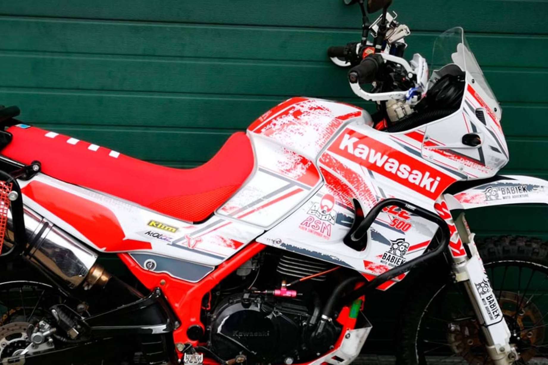 JM-FUNDAS explica cómo los asientos de motos antideslizantes permiten un mayor agarre
