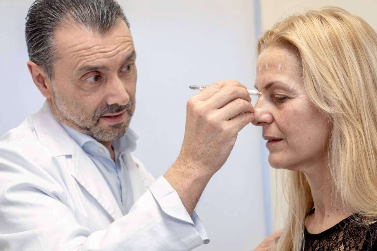 Tratamiento facial de autor rejuvenecedor, Glow-Lift, en Centro Médico Estético África
