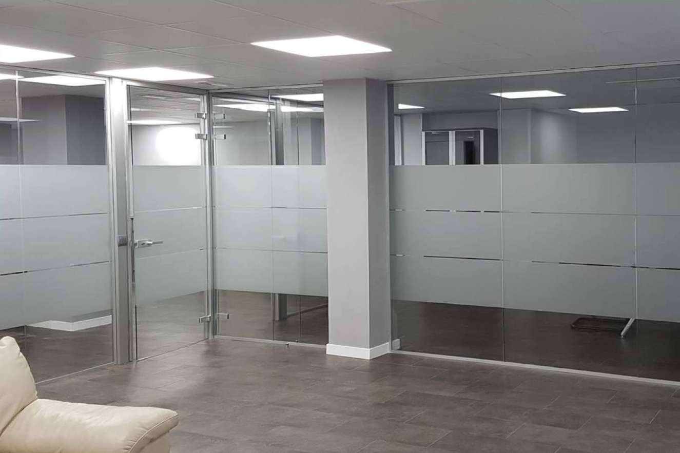 Mamparas de oficina y tabique móvil, de la mano de OfficeDeco