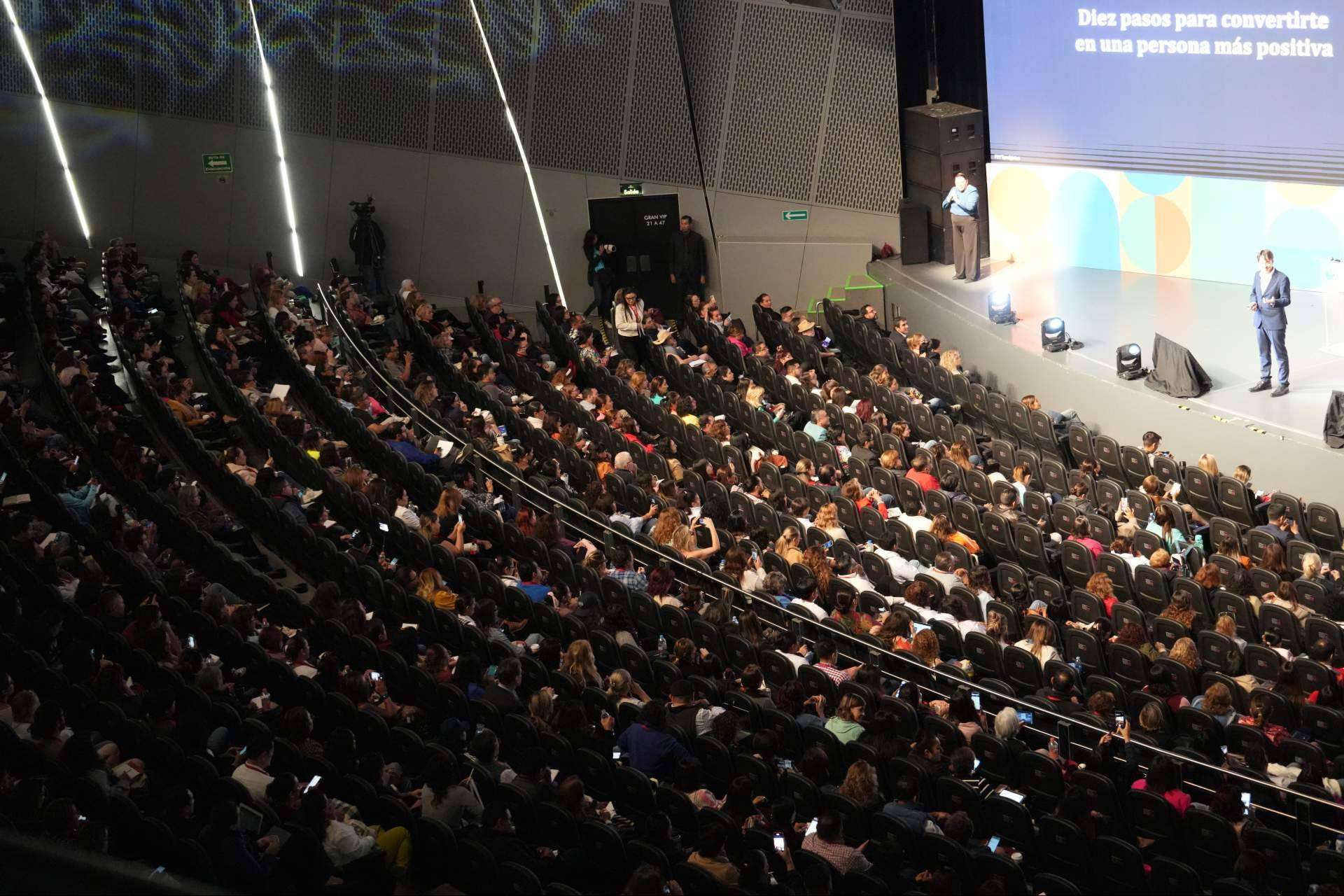 Más de medio millón de visualizaciones hacen viral una conferencia sobre habilidades sociales