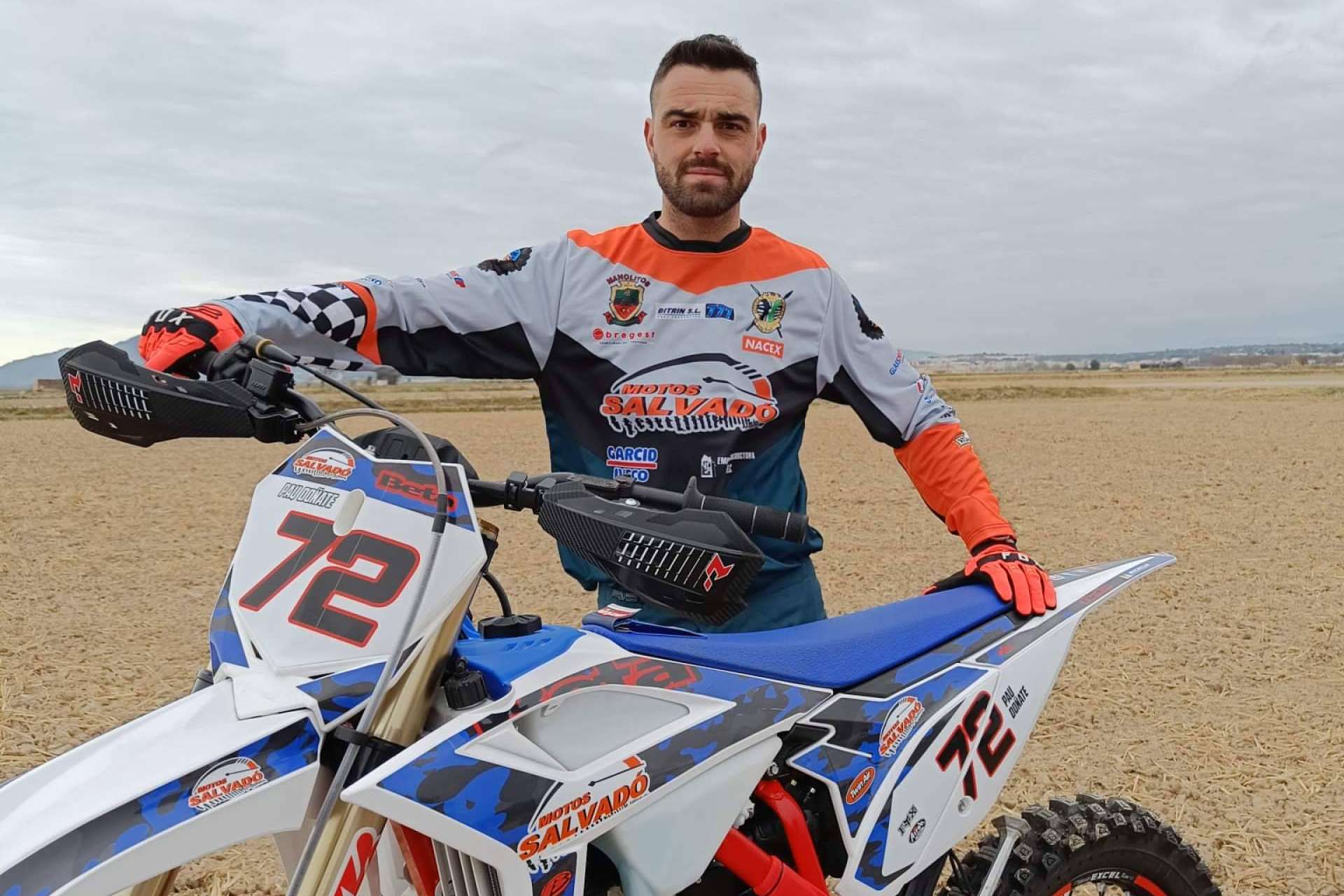 ¿Dónde encontrar camisetas de motocross? ADHESIVOSEMBARRADOS