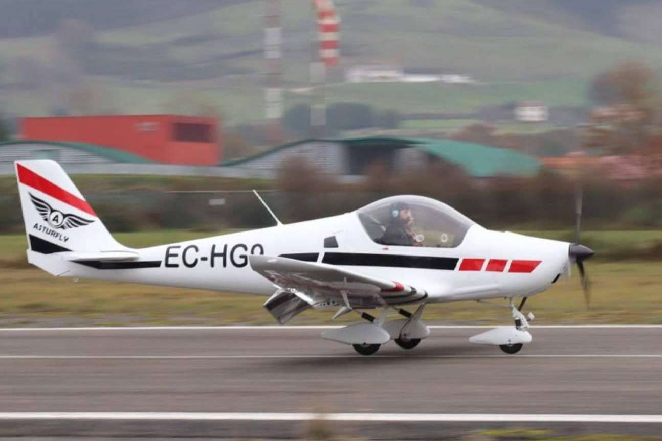 Vivir la experiencia de volar sobre los acantilados de la costa asturiana con Asturfly