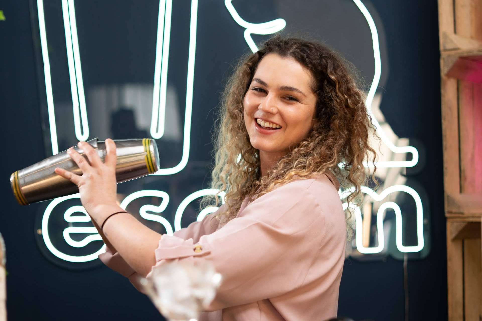Aprender a preparar y crear cocktails propios, gracias al curso de coctelería profesional de ESCOM