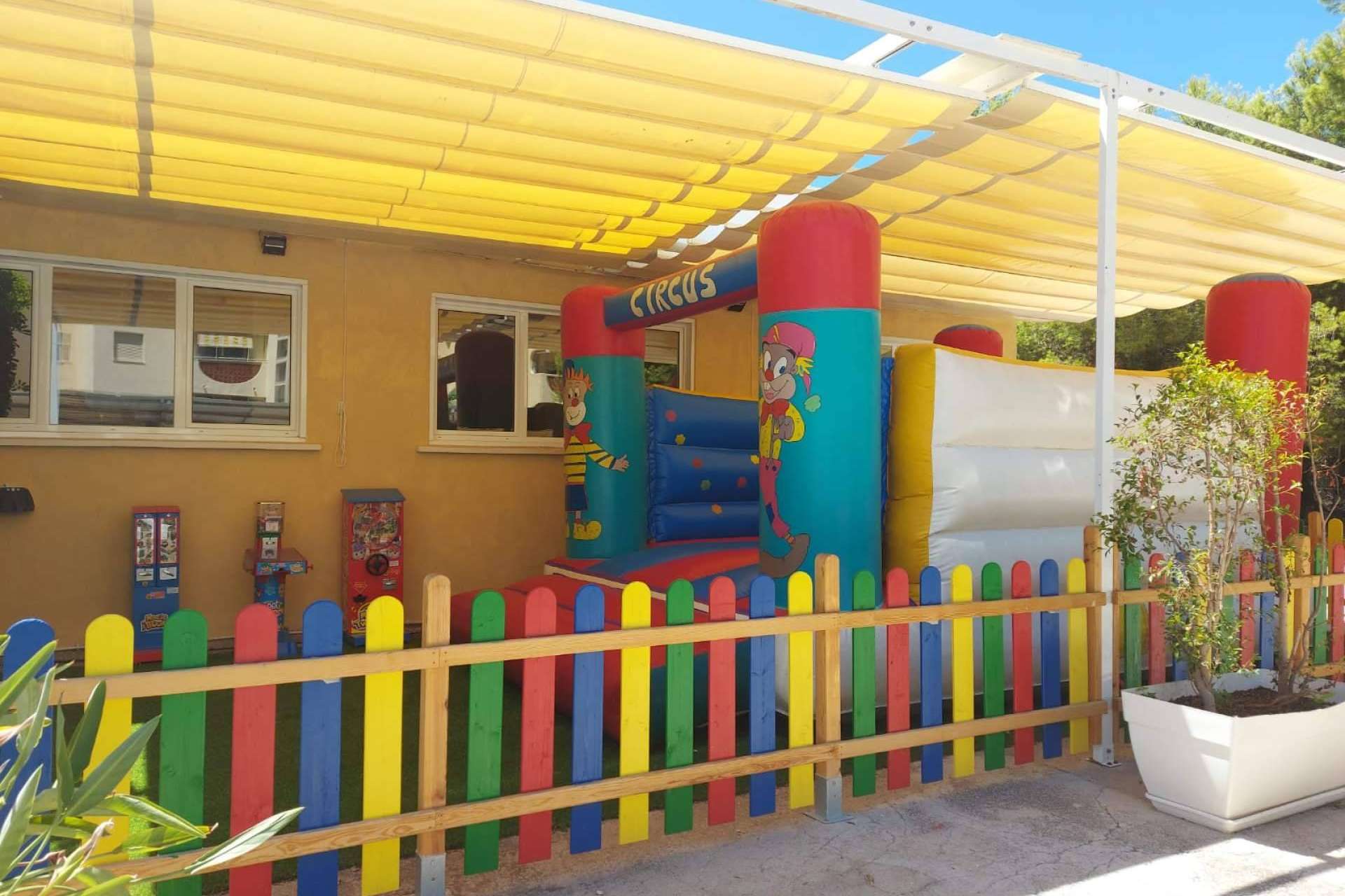 Todos los detalles de los restaurantes Jamse & l´arròs y Botavara