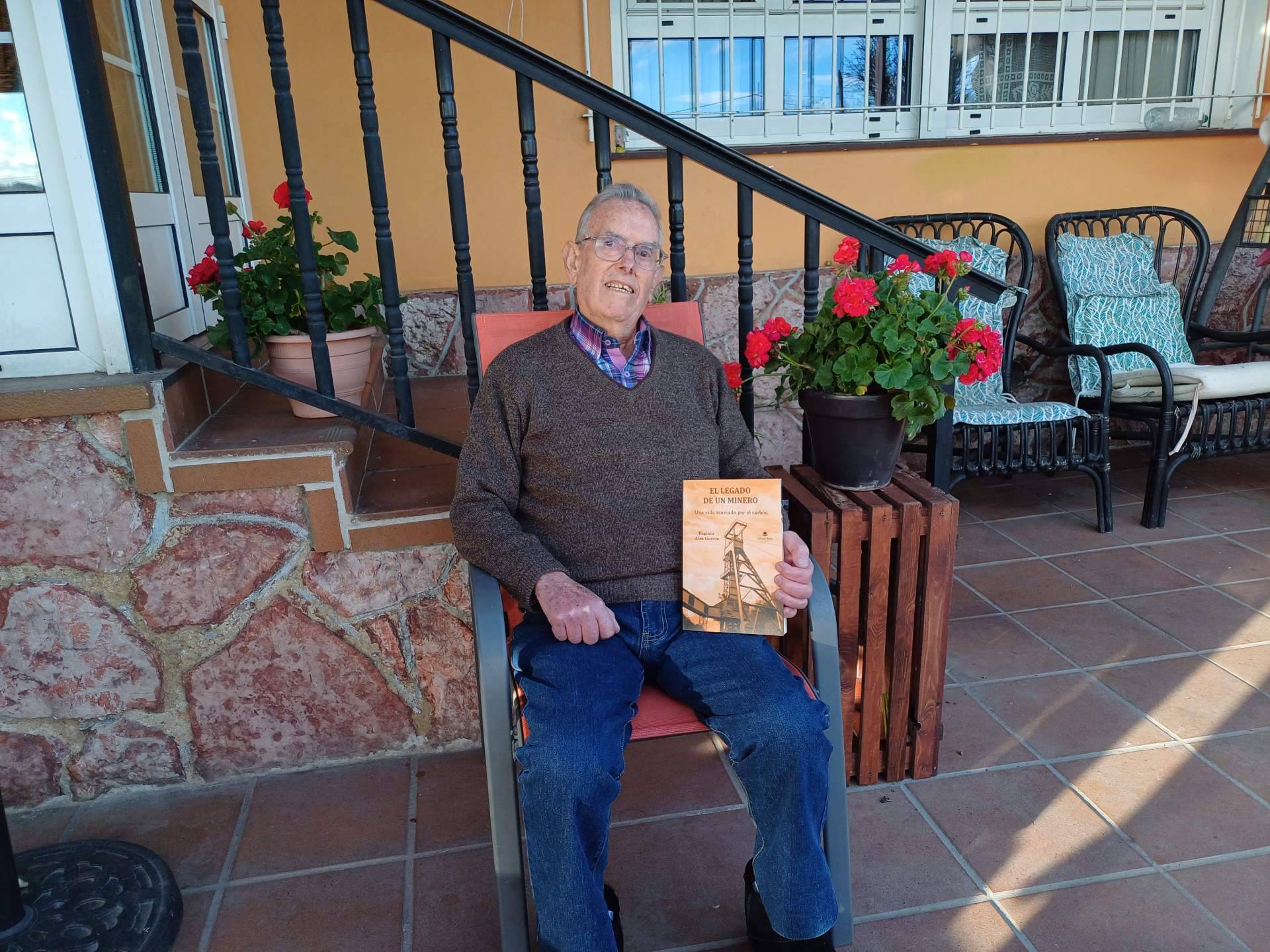 Higinio Aira García publica ‘El legado de un minero’, un libro autobiográfico que muestra la historia de los últimos mineros de Asturias