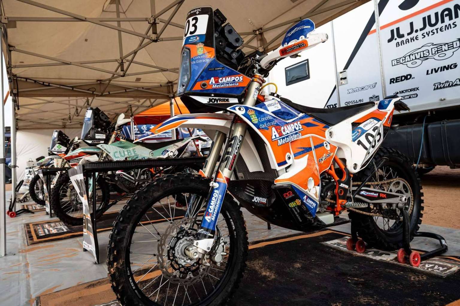 Nuevos kits de adhesivos para moto disponibles en ADHESIVOSEMBARRADOS