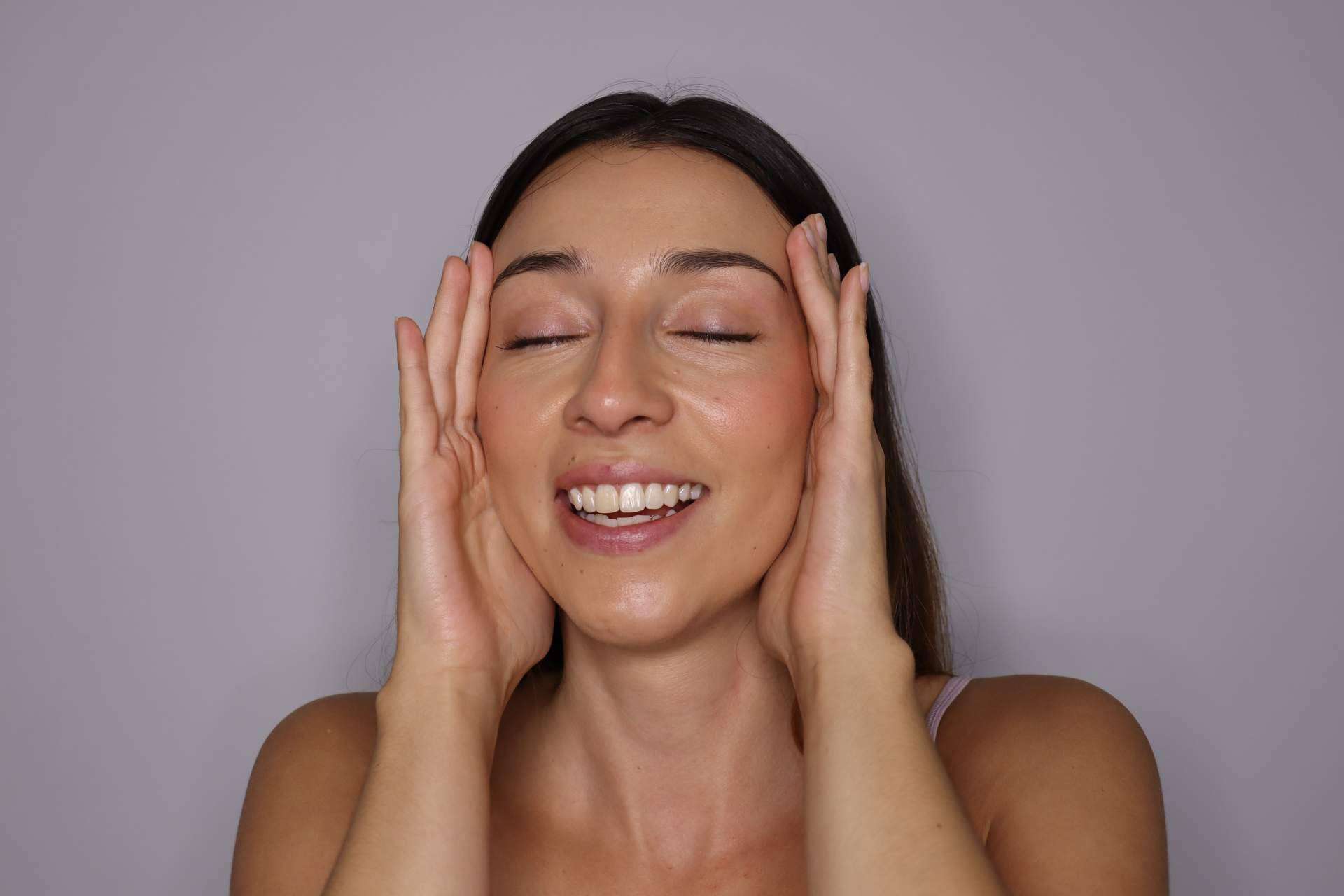 KatheYogui ofrece un curso de Yoga Facial que ha vendido miles de copias en menos de 1 año
