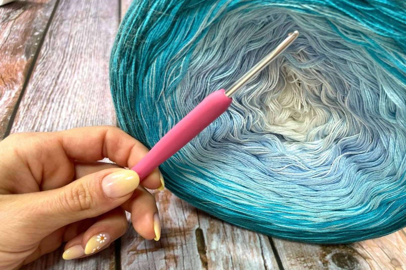 El hilo de algodón Hypnose de Lidia Crochet Tricot para tejer vestidos de verano